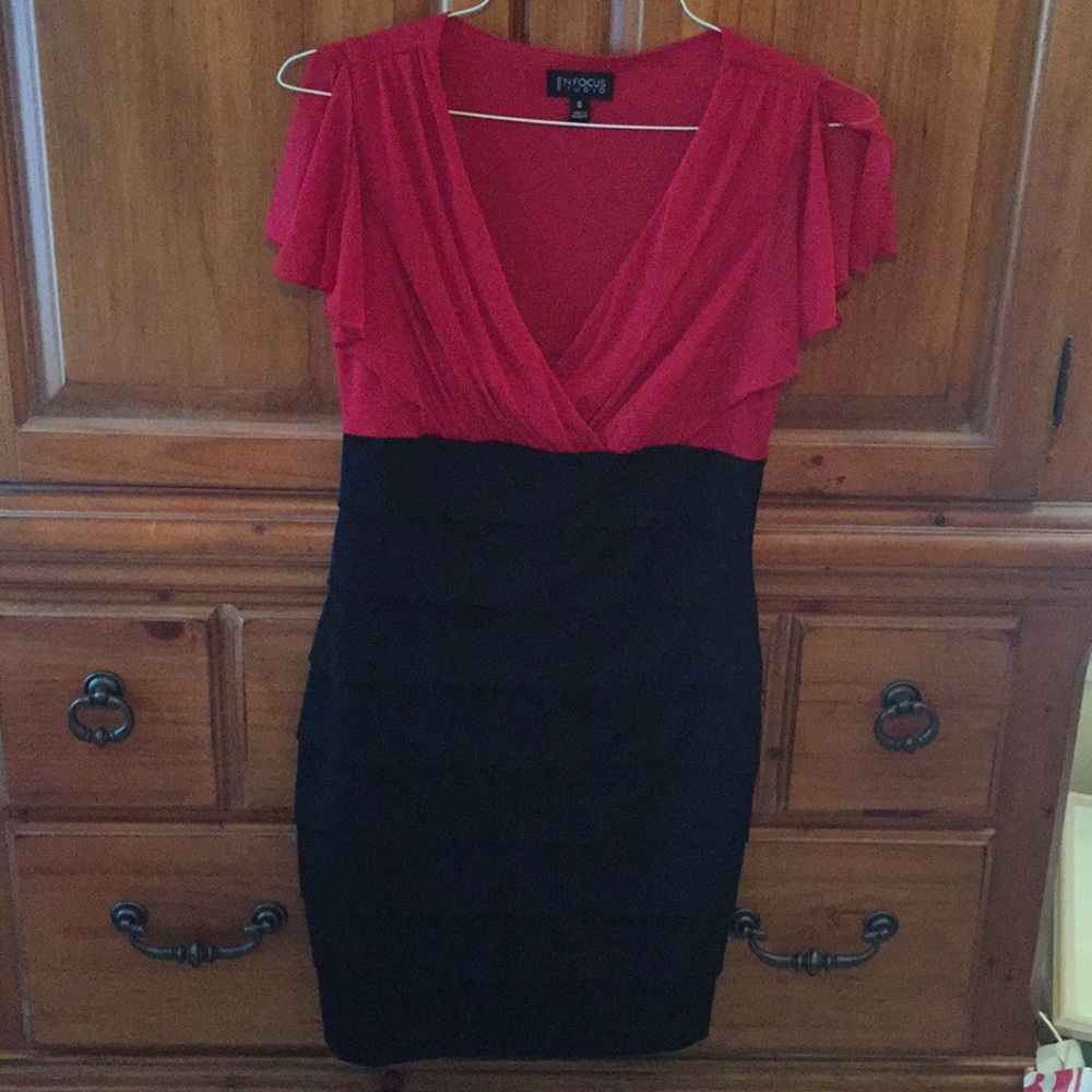 V-neck red and black Enfocus Studio  dress